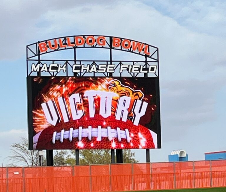Bulldogs bite Lovington advance in playoffs