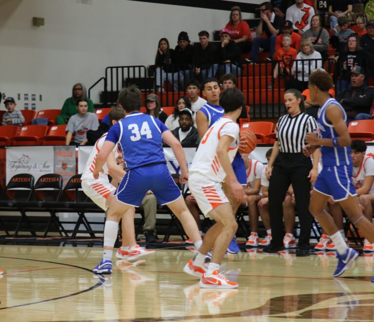 Bulldogs take one round of Eddy County War