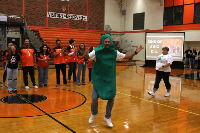 AHS welcomes new academic year with pep rally