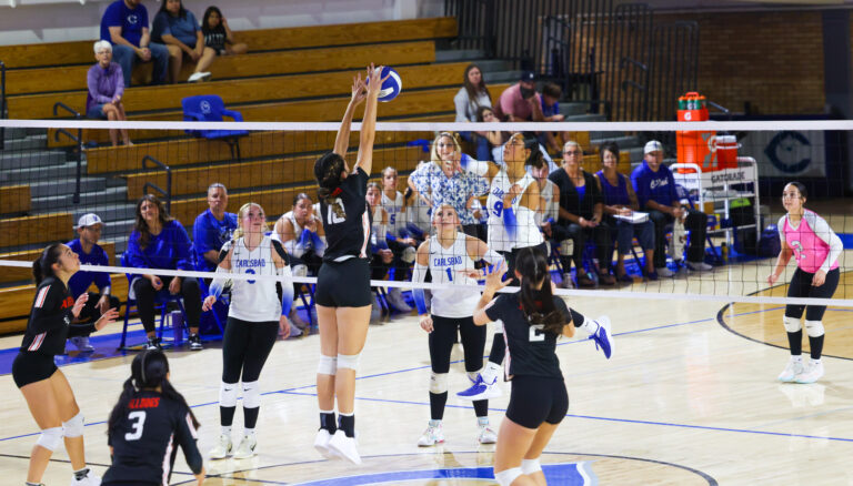 Artesia volleyball defeats Hobbs