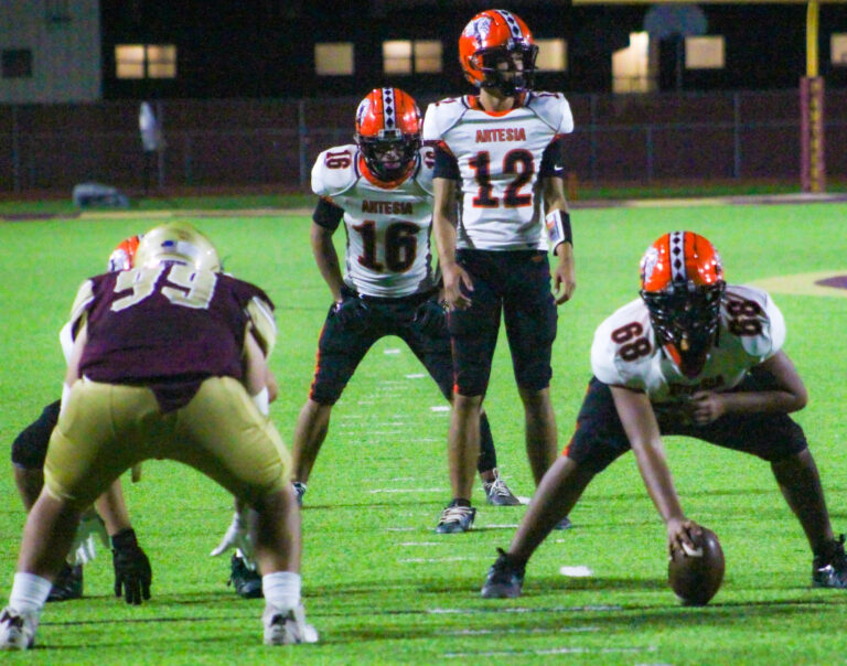 Bulldogs defeats Gadsden 35-7, game called because of lightning