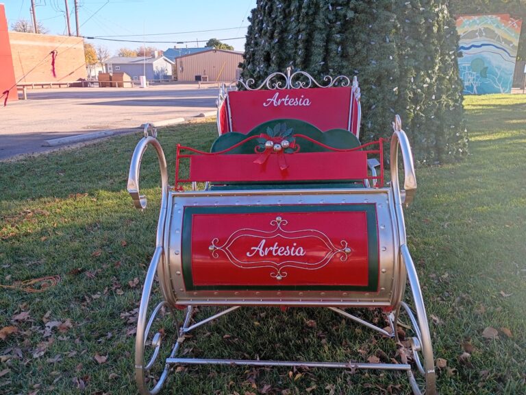 Artesia gets in Christmas spirit