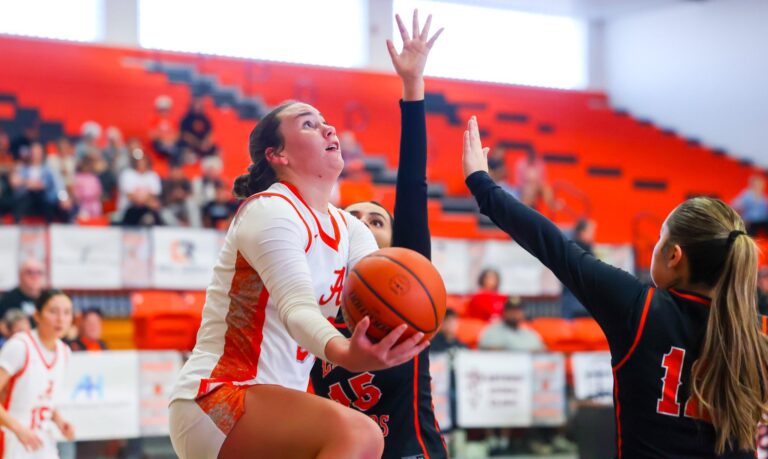 Artesia girls baskeball team on winning streak