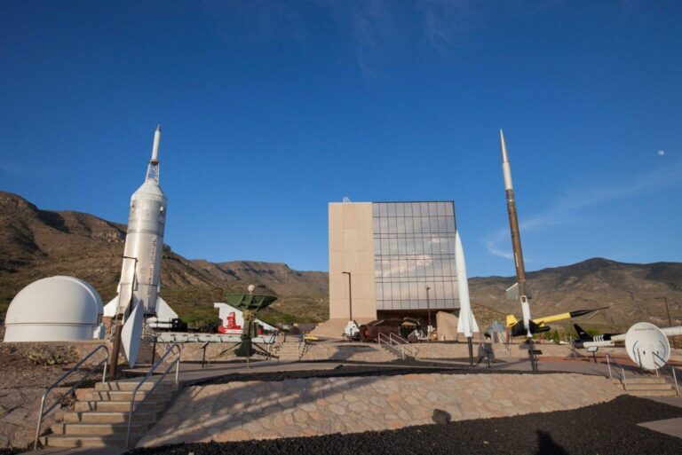 Launch Pad Lecture to explore commercial spaceflight