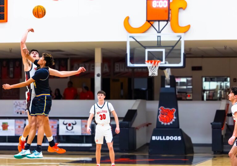 Bulldogs blow out Bloomfield at Bulldog Pit