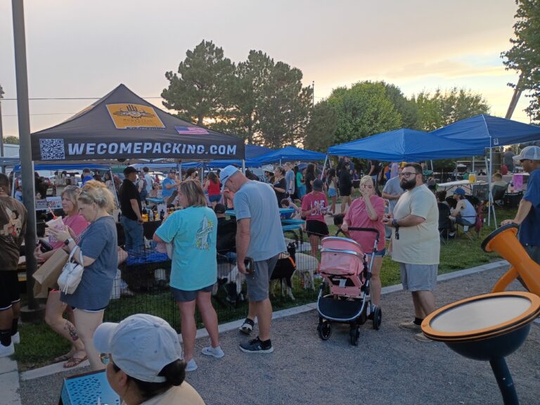 Scores of Artesians gather for Oil Patch Market downtown for weekend fun
