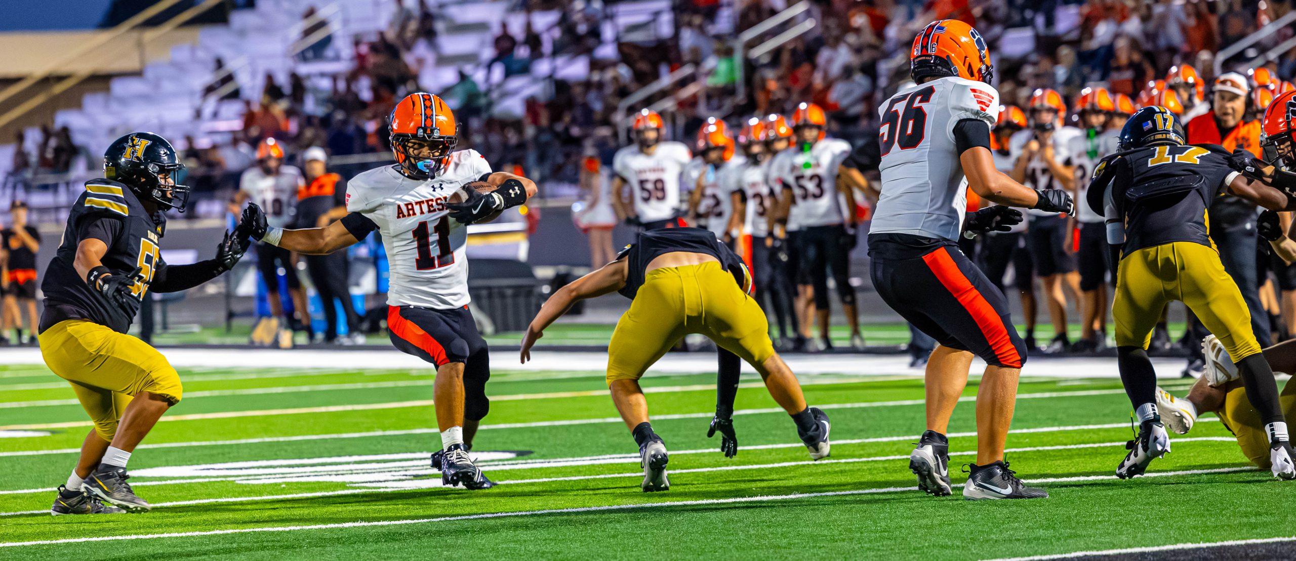 Artesia Bulldogs football falls to Centennial Hawks