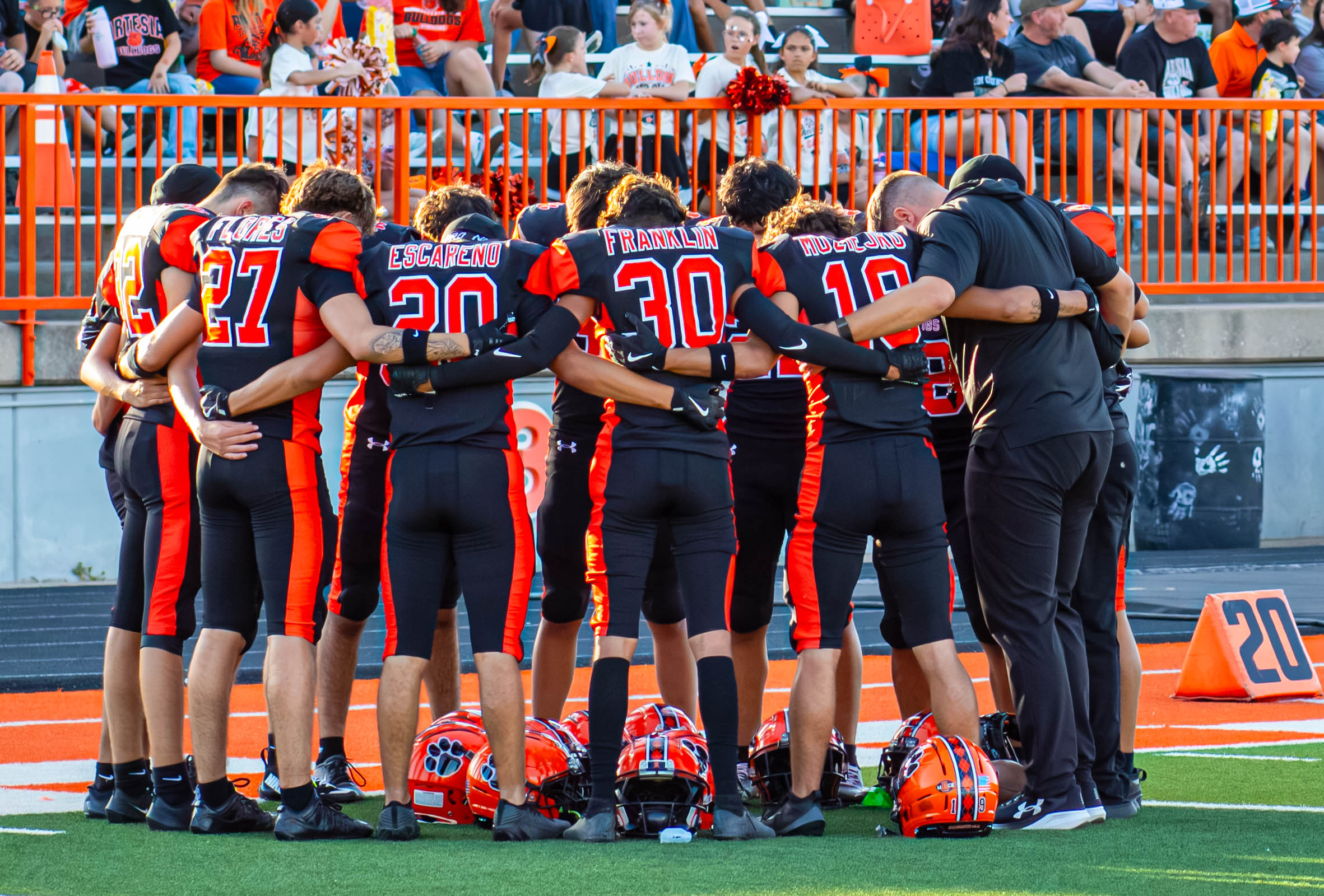 Bulldogs rally late, fall short against Cavemen in Eddy County War