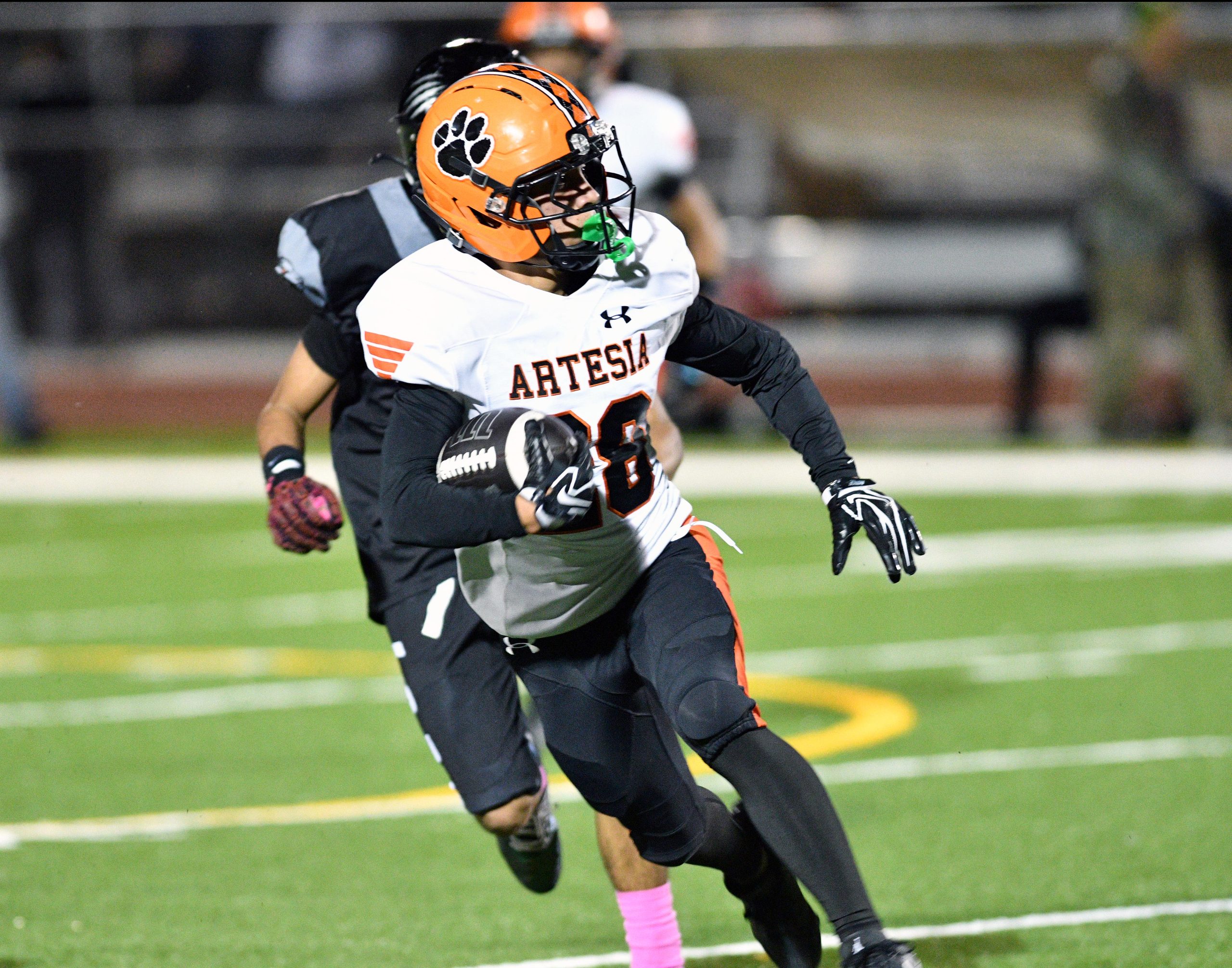 Artesia defensive back Derrick Ruiz goes full Superman in record-book night